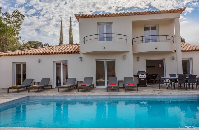 Villa Neuve de Charme à Cotignac 4 Suites Spacieuses Immersion Provençale