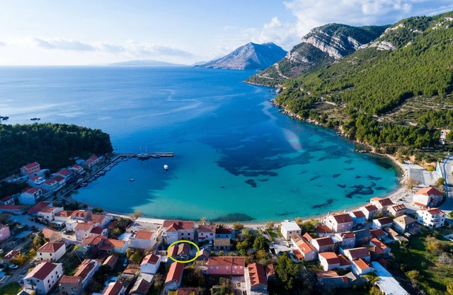 Villa Nives - Three-Bedroom Villa with Terrace and Sea View