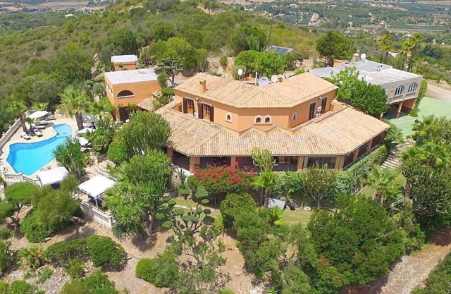 Villa "Oscols" with Sea View, Mountain View, Pool, Jacuzzi, Wi-Fi, A/C, Balcony, Terrace & Garden
