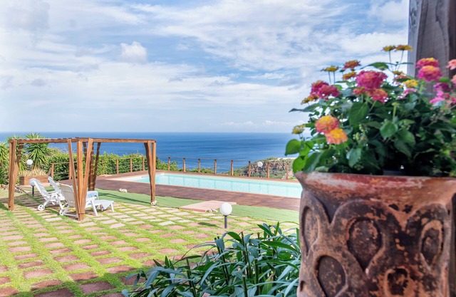 Villa 'Patrizia' with Sea View, Wi-Fi and Air Conditioning