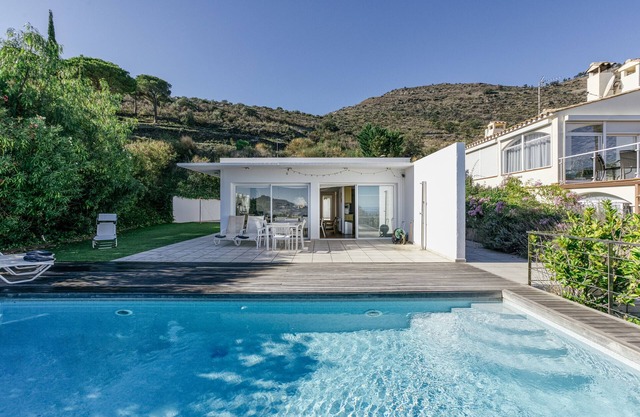 Villa 'Port' with Sea View, Private Pool and Wi-Fi