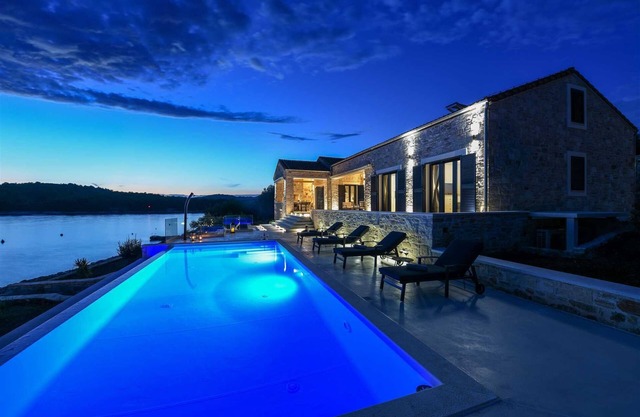 Villa Proversa - Seaside Serenity Retreat