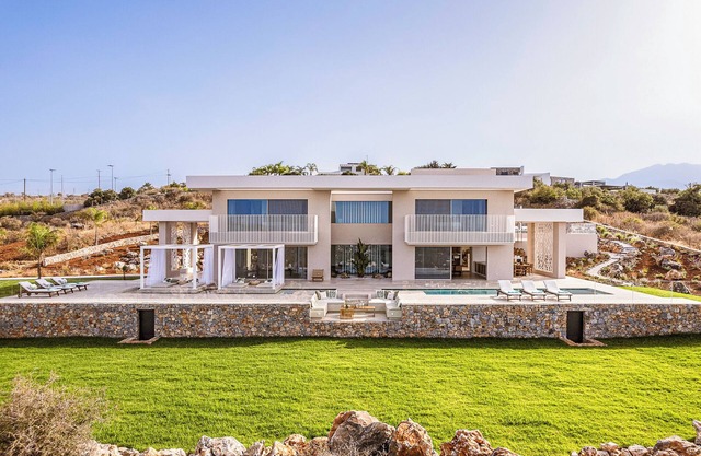 Villa Rayora Chania: Near to Beach/Private Heated Pool/Jacuzzi/Sea View