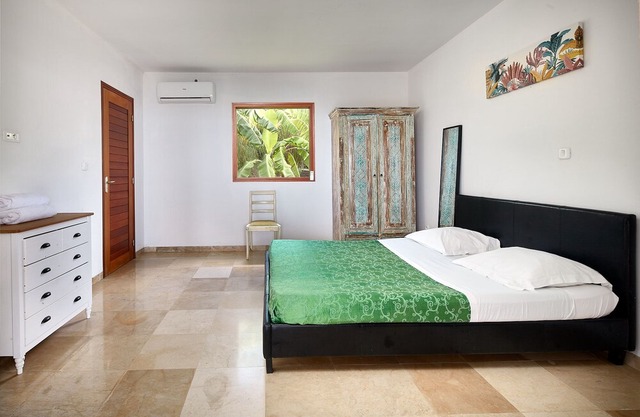 Villa Savane Straw 3. 1