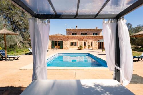 Villa with a Pool in Mallorca for 12 people villa can barajas