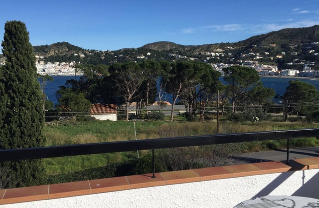 Villa with sea view, 2 steps from the beach and the village of Port de la Selva