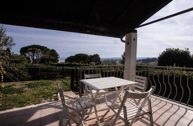 Villa with Garden & Sea View N110