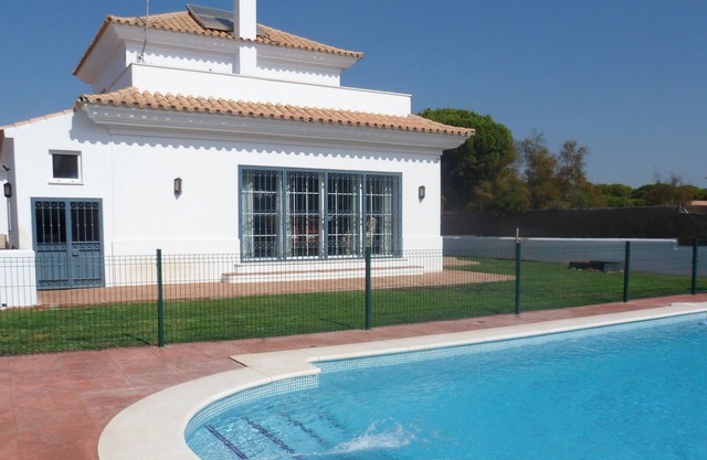 Villa with pool for 16 people near the sea