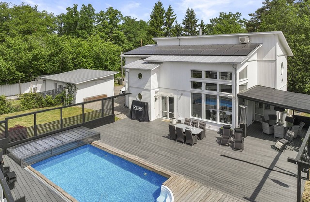 Villa with pool near Stockholm city
