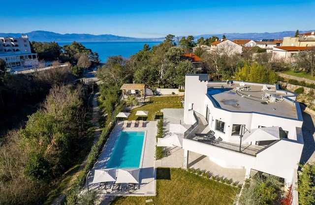 Villa with pool, sauna and Jacuzzi use