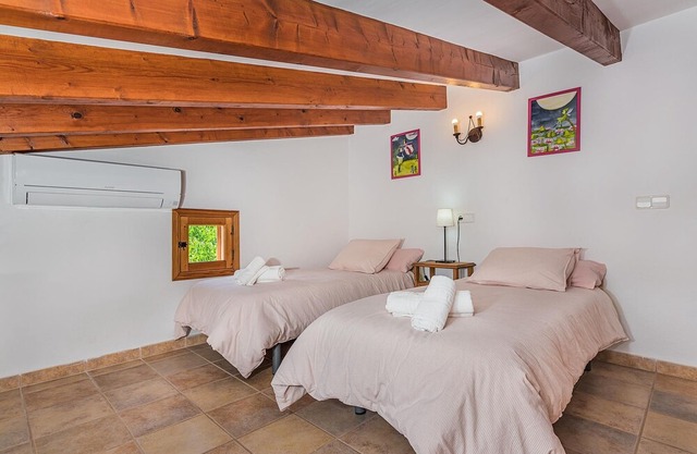 Villa with pool walking distance to the town
