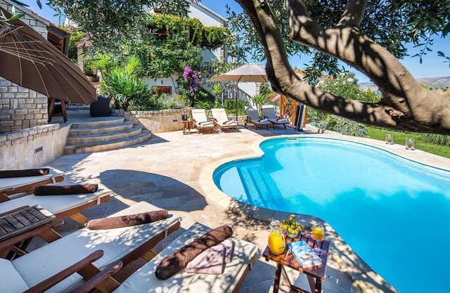 Villa With Private Pool and Sea View