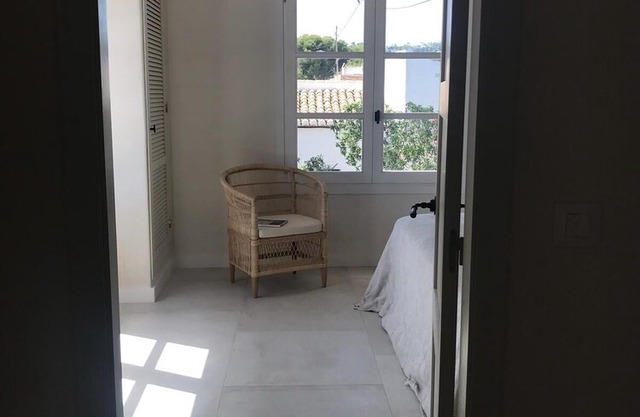 "Villa" with sea views. Urbanization Tosalet. Recently renovated. Big garden