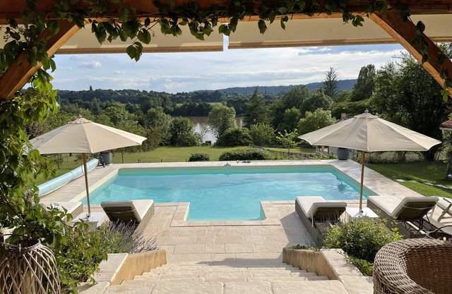 Villa with stunning views of River Dordogne