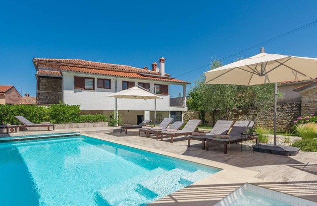 Villa with swimming pool for up to 10 people located in Rovinjsko Selo