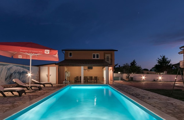 Villa Yasmin with Pool, heated indoor Pool, Sauna, Fitness, large porch