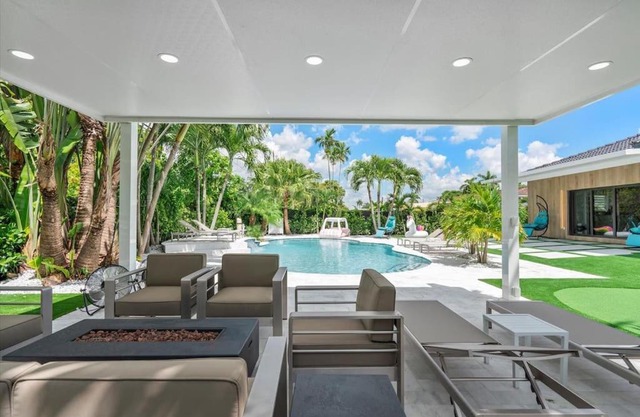 VillaLee-Jungle Palm Island white marble pool Area