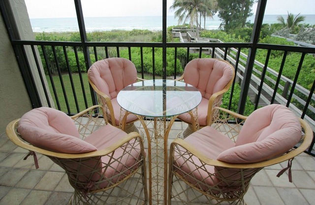 Villas of Avignon #103: 2 BR+Den/2 BA Condo on Longboat Key by RVA, Sleeps 6
