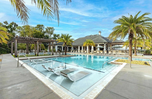 Vintage Amelia Island Apartments
