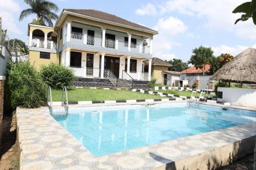 Viola Diya Muyenga Pool House