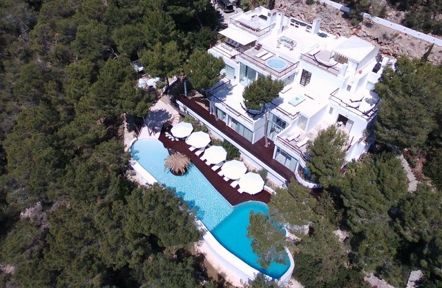 VIP Resort-Style Mansion Fully staffed 3 Butlers, Personal Chef, 32m/106ft Pool