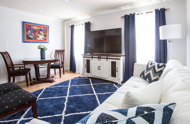 Voted Best CONDO in NOLA! Walk to streetcar. Gated courtyard