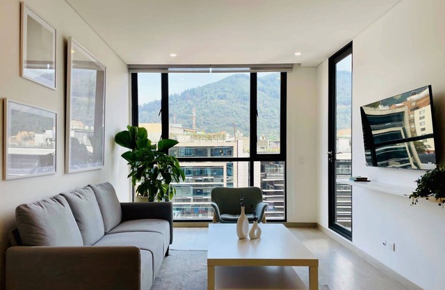 w Amazing 1BR With Balcony in Chico