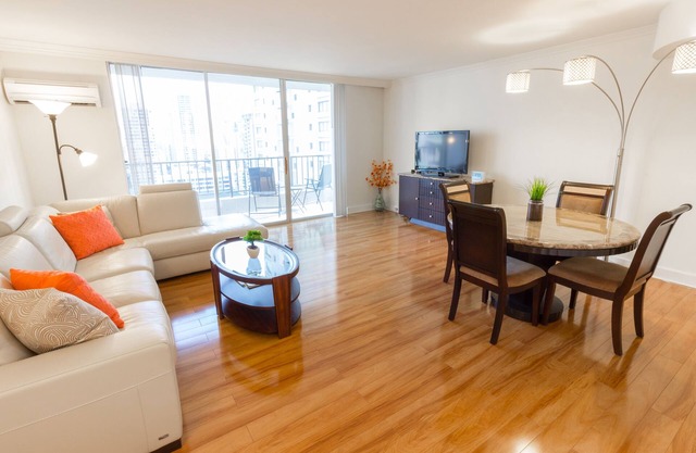 Waikiki 2 Bedroom Suite on High Floor!