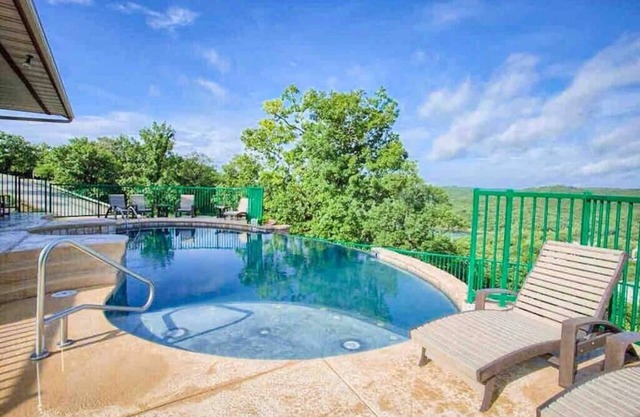 Walk in condo at The Cliffs Resort! Near SDC!