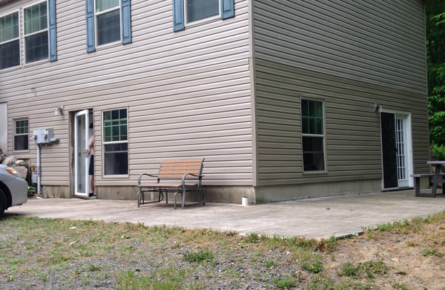 Walk Out Lower Level of clean 2 Family Lake House