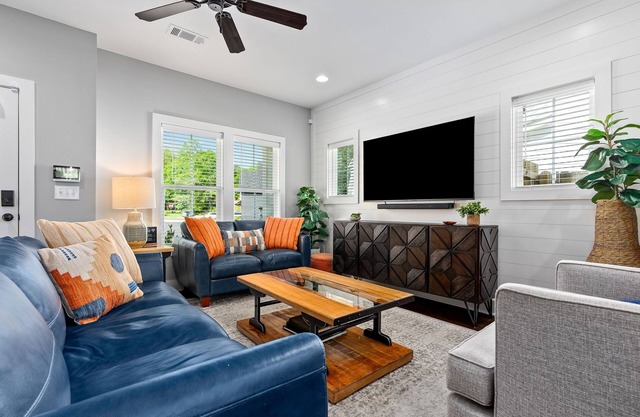 Walk to Auburn Campus Park at Home Free Golf- Tennis Easy Drive