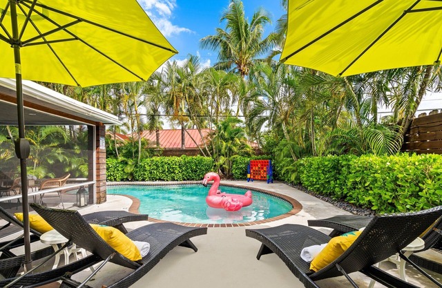 Walk to Beach | Heated Pool | Golf Cart | Sleeps 10 | Accessible