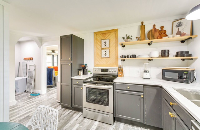 Walk to Casino: Home w/Deck in Hot Springs!