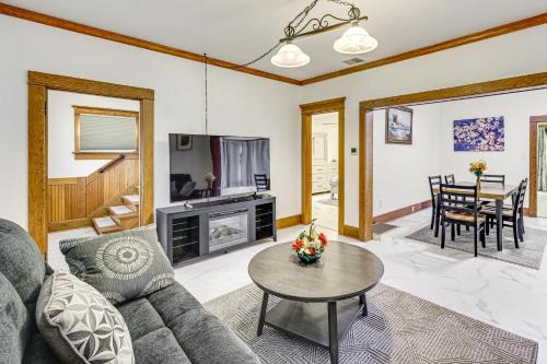 Walk to Eats and Events! Downtown Puyallup Home