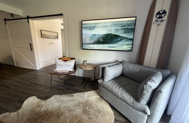 Walk to the beach! 5-Star condo!