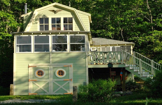 Walk to the Beach Cottage. Shared private beach 4 minute walk.