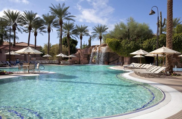 Walk to the WM Phoenix Open at TPC + near shopping, restaurants, hiking and more
