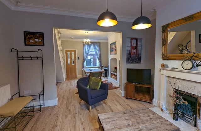 Warm Family Home, 2DB House!