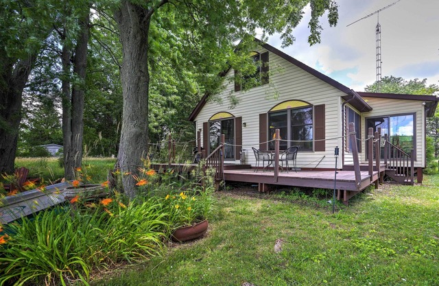Waterfront Cottage w/ Deck + Dock on Dragon Lake!