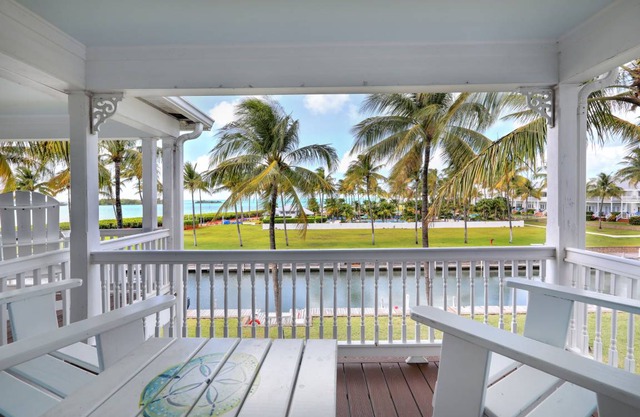 Waterfront luxury Villa (15) with spectacular sunset views and boat slip