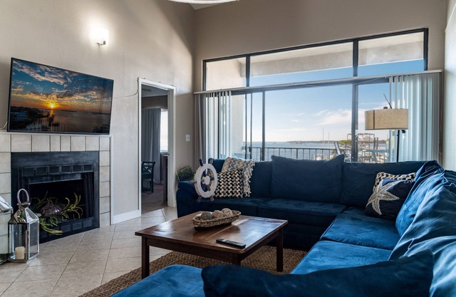 Waterfront! Perfect Location!