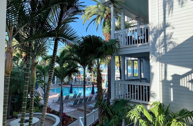 Waterfront Resort, Songwriter’s Fest, Old Town, Sleeps 2, Swimming Pool, Hot Tub