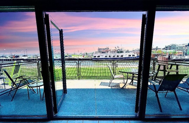 Waterfront W/Patio Stunning Views of Cedar Point!