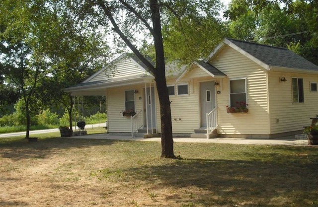 Waterview Cottage 1 on Lake Road