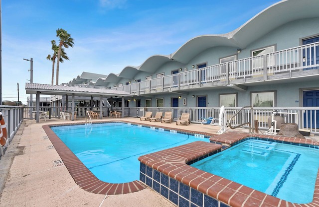 Waterview King Suite Pool front, ground level