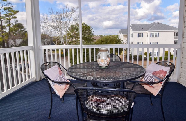 Waterway community 3 bedroom 2 bath condo 3rd floor Outdoor pool 1 mile to ocean