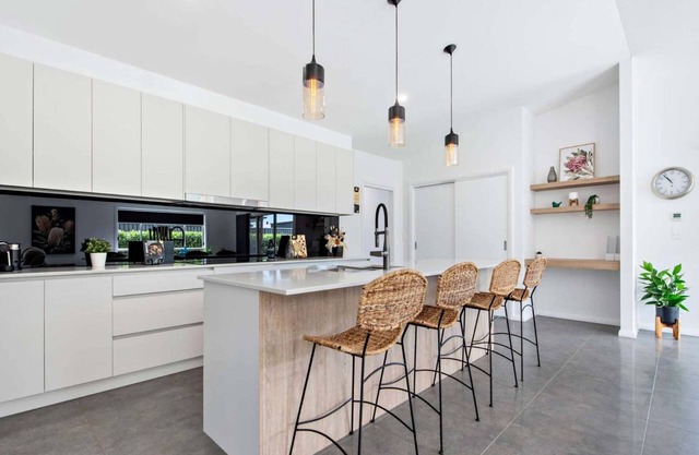 Waterway Retreat - Serene Living, Entertains 8