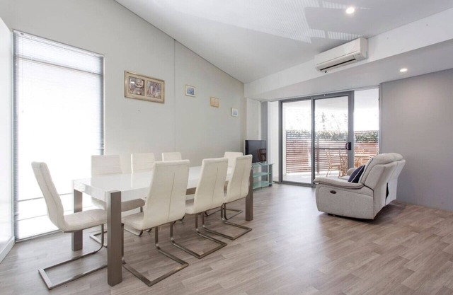 Waverley apartment F-two bedrooms, wifi available