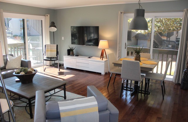 Welcome! Renovated, Ground Level, 2 BR 2 BA, Free WiFi, Cable, Pool.