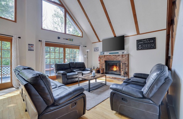Welcome to Family ties, steps from the main beach and pool in the Hideout!n